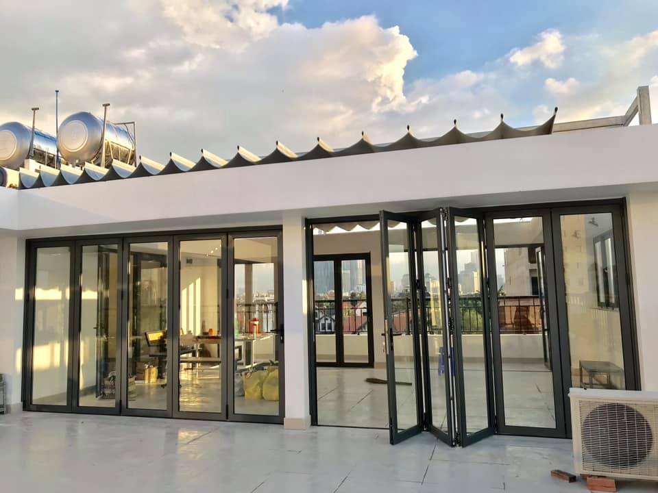 Hướng dẫn cách lắp đặt cửa nhôm Nam Định nhanh chóng cho công trình dân dụng 1